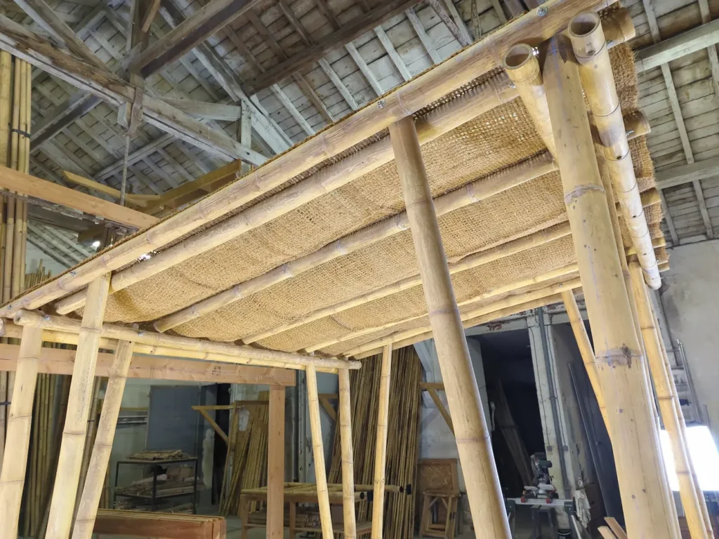 construction pergola bambou